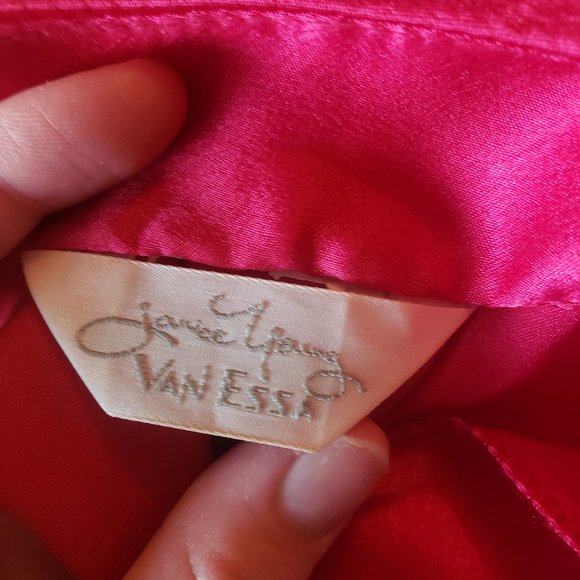 1980s Pink shiny vintage slip by Janice Young for Vanessa - Picture 5 of 5